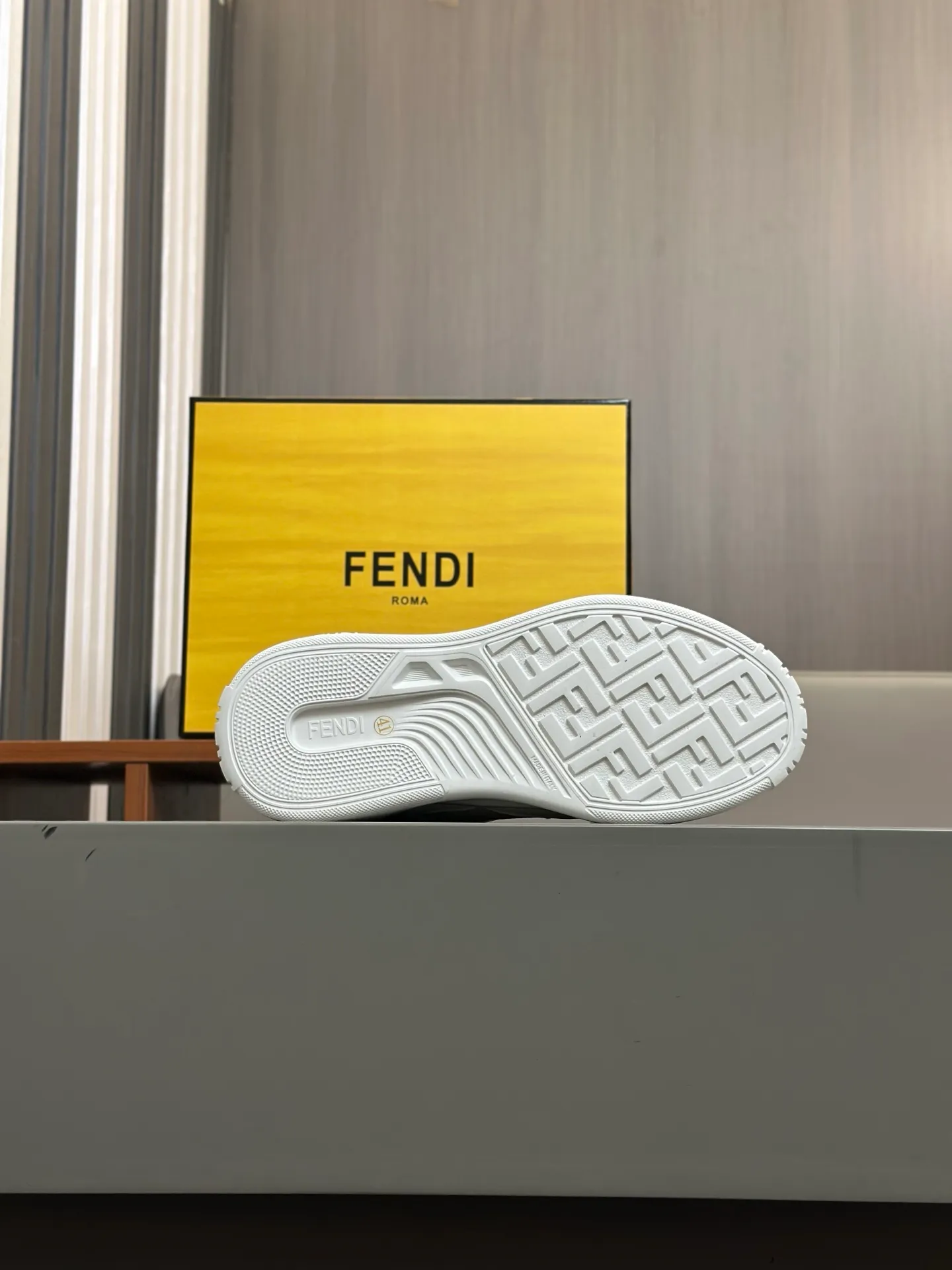 [FENDI] Fendi men's shoes 💰780💰 - High-end quality original casual sports shoes - Upper: Nappa calfskin, pebbled calfskin, tongue and heel; injection molded brand logo plastic module - Lining: brand canvas - Outsole: ultra-light T men's shoes 💰R foam rubber; molded outsole - Super high quality control, fine workmanship: highlighted (high-end, luxury, grade) -Size :39-44 (38, 45, can be customized)